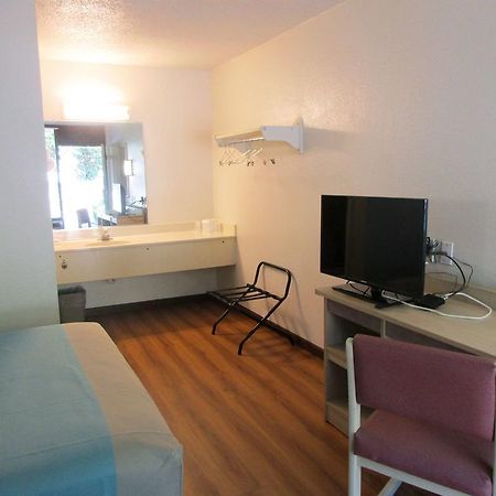 Motel 6 Huntsville - マディソン エクステリア 写真