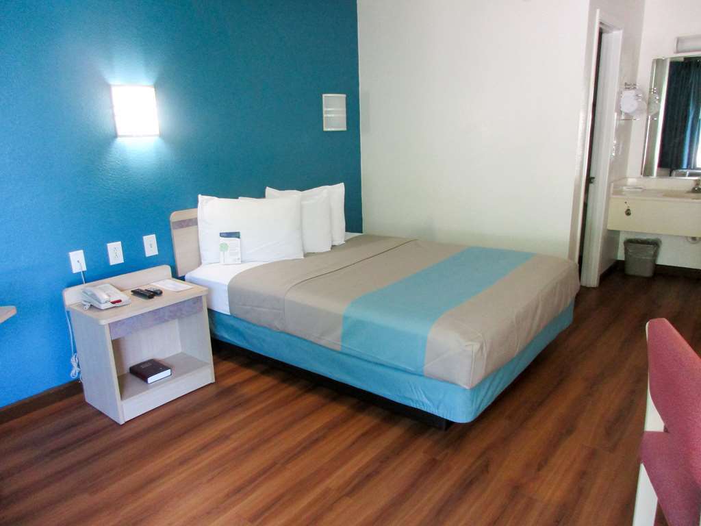 Motel 6 Huntsville - マディソン 部屋 写真