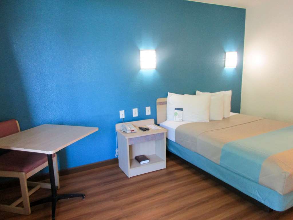 Motel 6 Huntsville - マディソン 部屋 写真