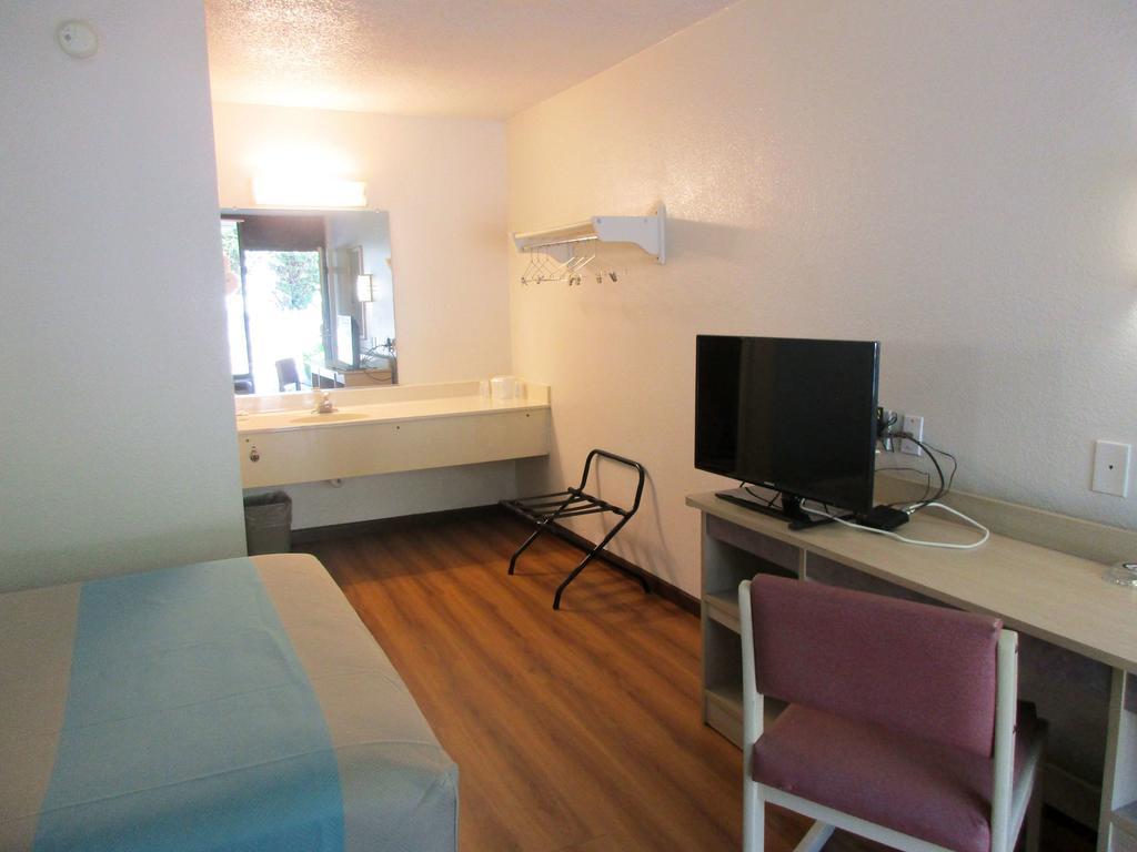 Motel 6 Huntsville - マディソン エクステリア 写真